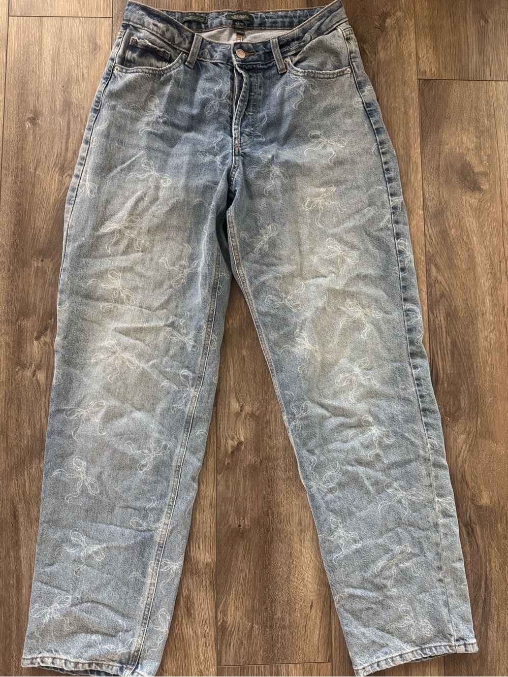 Woman’s straight jeans with bows, size 8